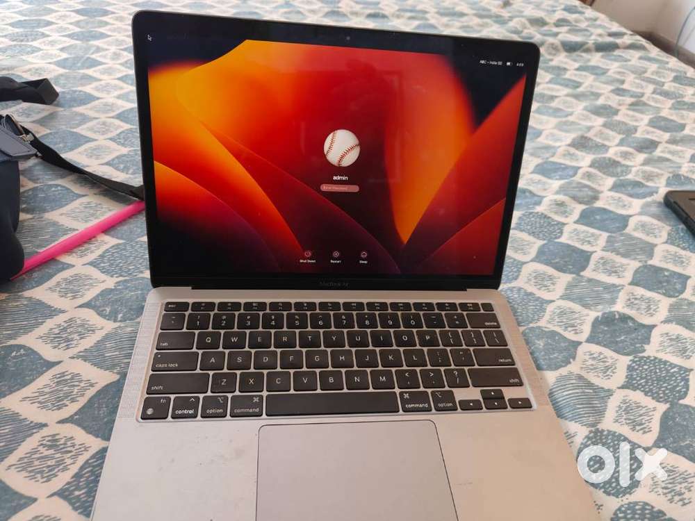 Apple Macbook Air A2337 M1 8 GB RAM & 256 GB