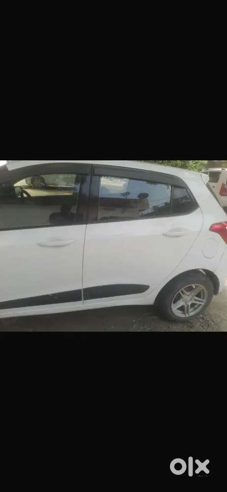 Hyundai Grand I10 Sportz 2016 Alloy Wheels