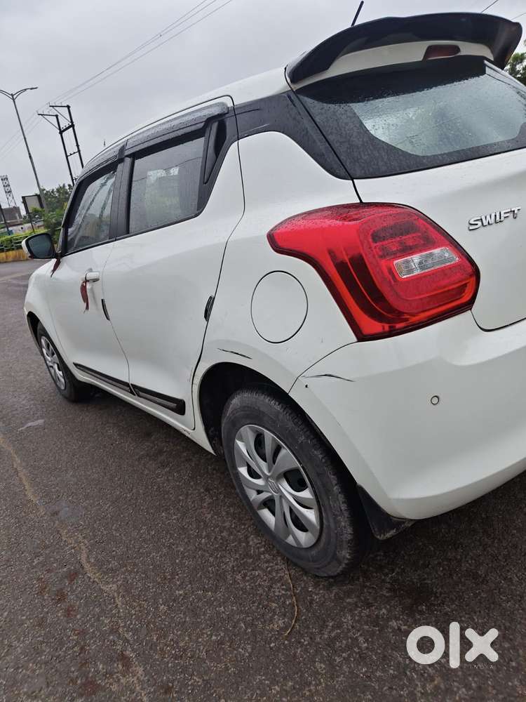 Maruti Suzuki Swift Vxi + Manual, 2022, Petrol