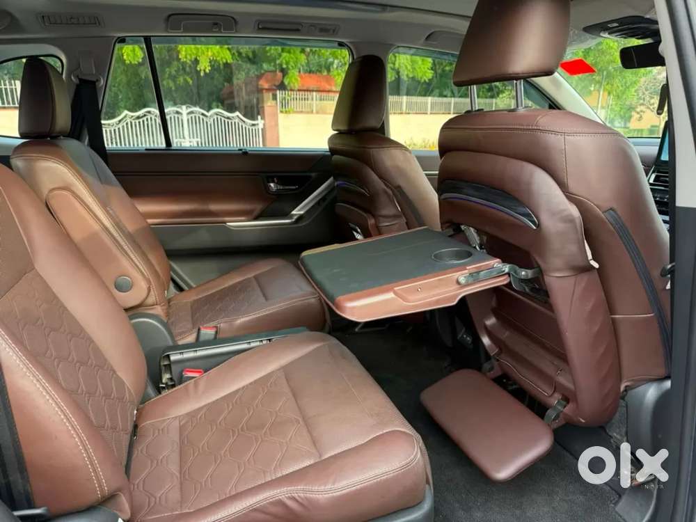 Toyota Innova Hycross 2.0 Zx Hybrid 7 Str, 2025, Petrol