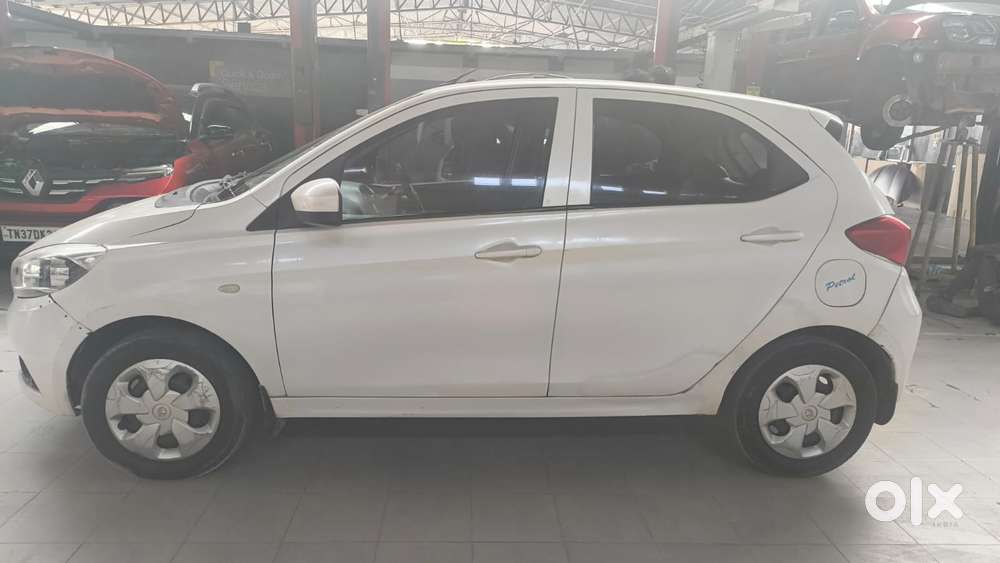 Tata Tiago 1.2 Revotron Xza, 2018, Petrol