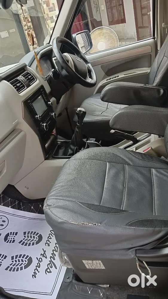 Mahindra Scorpio S10 2016