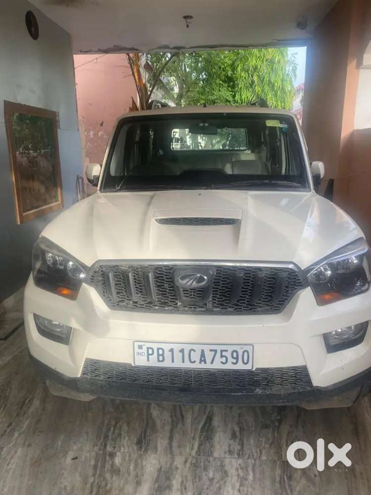 Mahindra Scorpio S6 Plus 2016 Diesel Manual