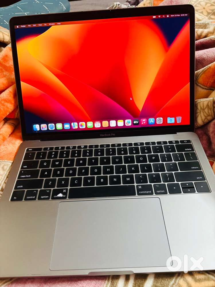 Macbook pro 13 inch 2017 Model,Ram 8 Gb,256 SSD,Retina Display