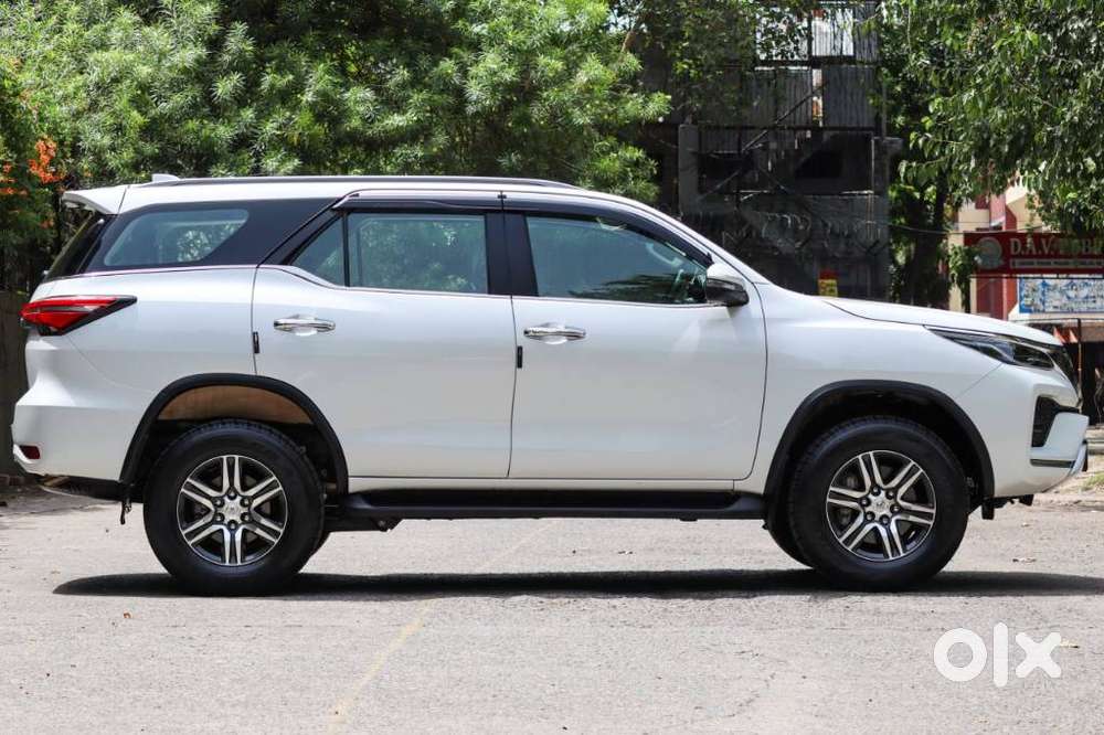 Toyota Fortuner 4x2 At 2.7 Petrol, 2025, Petrol