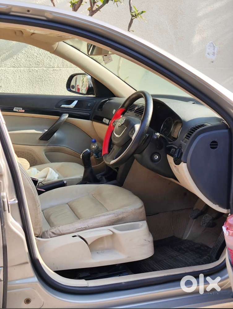 Skoda Laura 1.8 Ambiente 2011 Petrol
