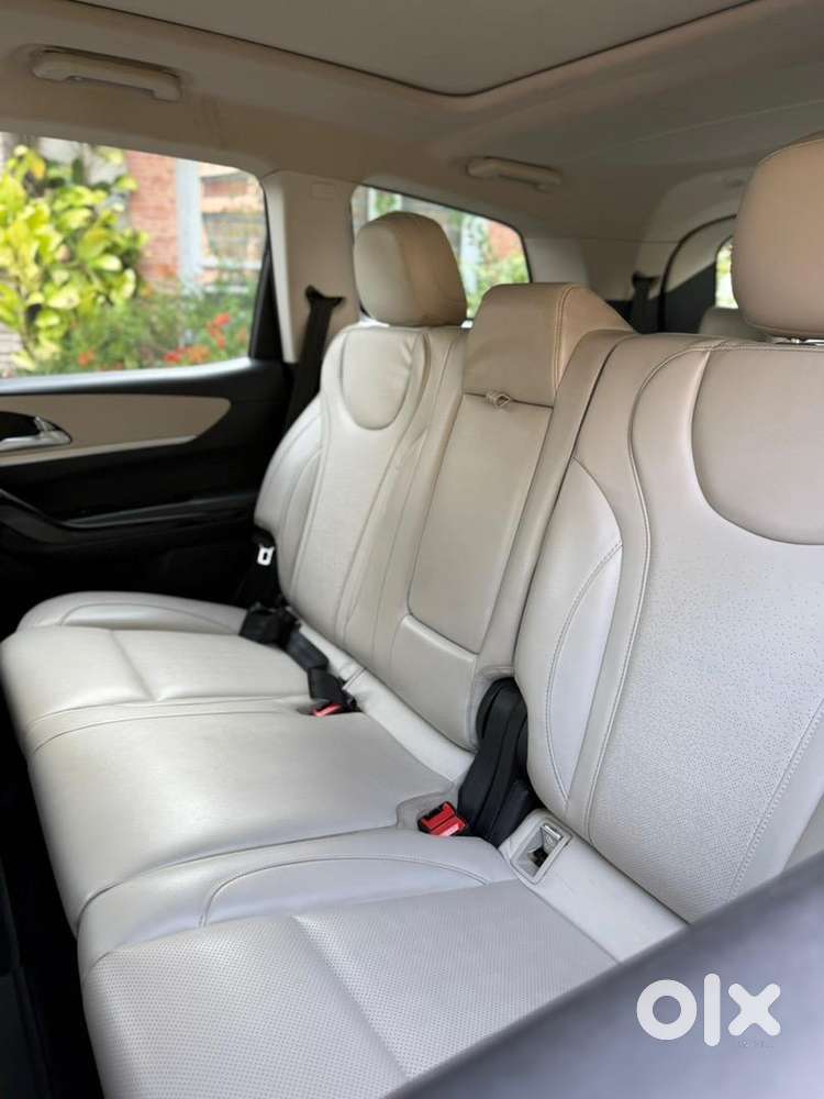 Mahindra Xuv700 2022 Diesel Well Maintained