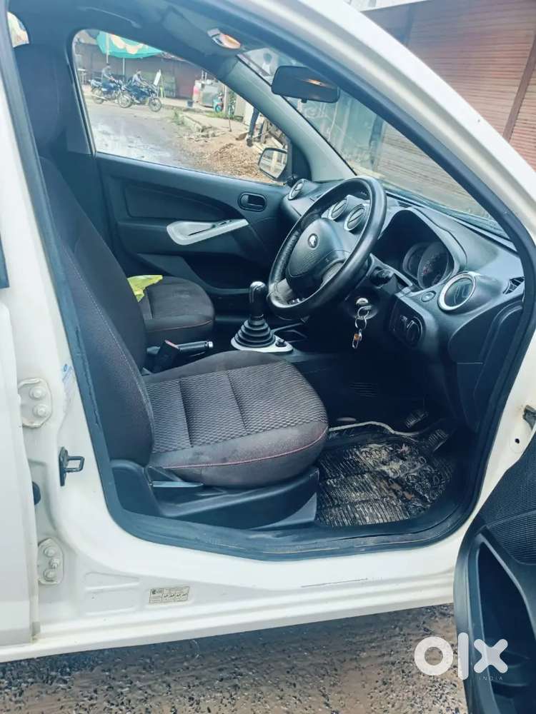 Ford Figo 1.2 Titanium 2013