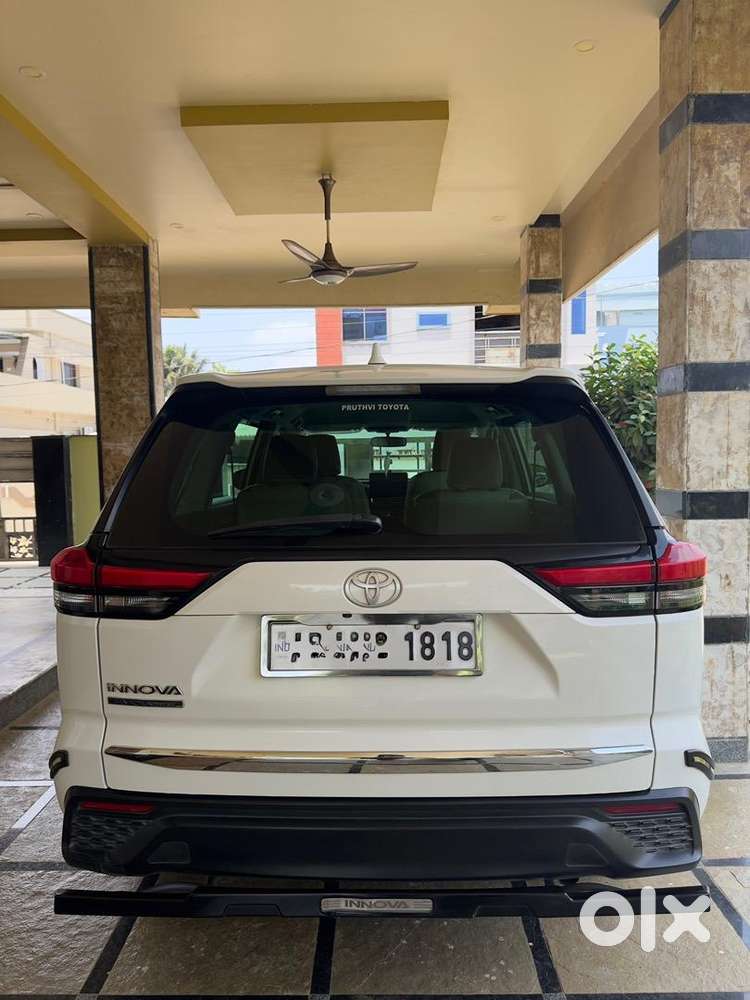 Toyota Innova Hycross Petrol Well Maintained