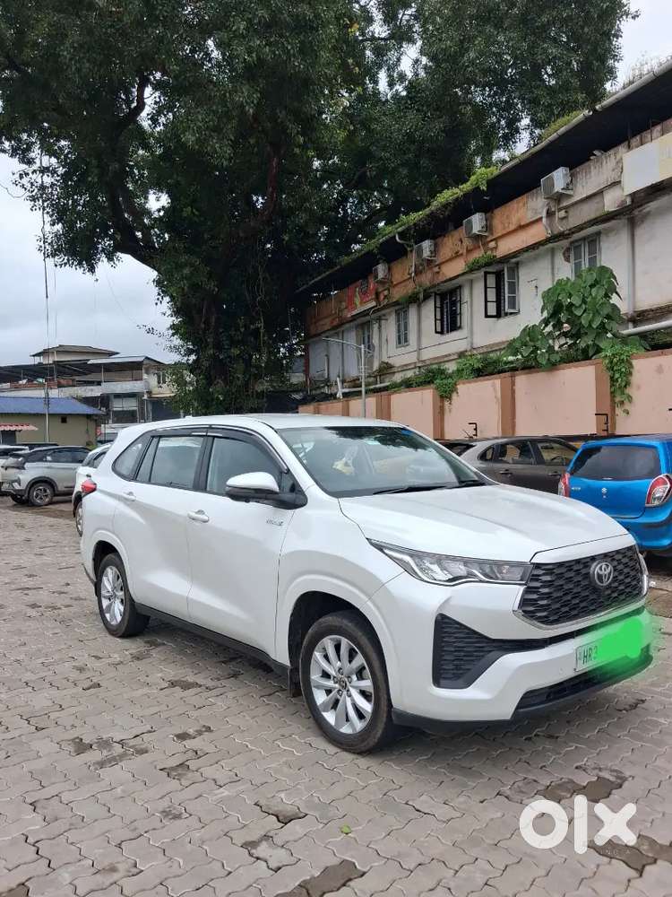 Toyota Innova Hycross 2023