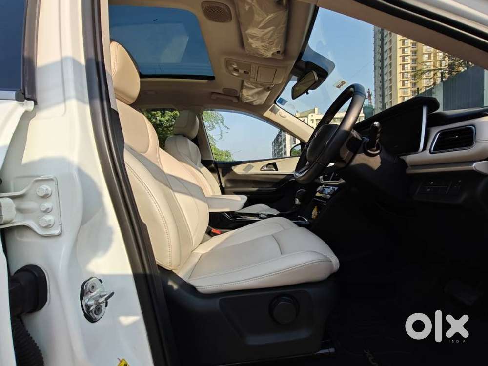 Mahindra Xuv700 2.0 Ax 7 Petrol At Str, 2021, Petrol