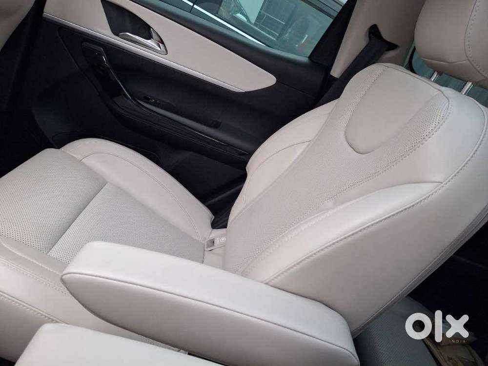 Mahindra Xuv700 Ax7l 6 Str At, 2025, Diesel