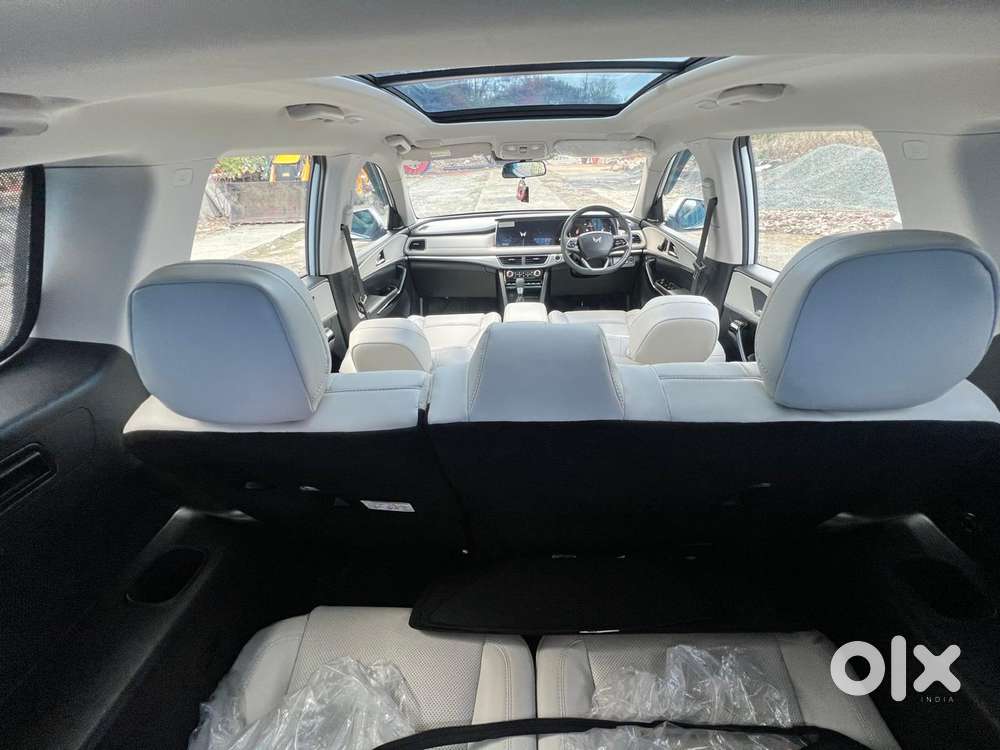 Mahindra Xuv700 2.2 Ax 7 Diesel At Str, 2025, Diesel