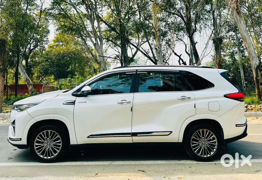 Toyota Innova Hycross 2.0 Vx Hybrid 7 Str, 2023, Petrol