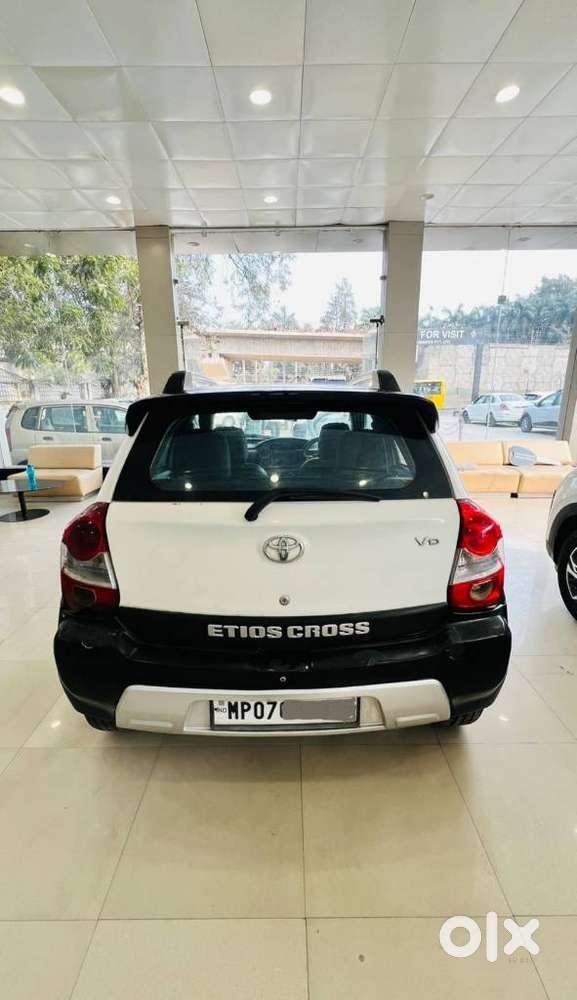 Toyota Etios Cross, 2014