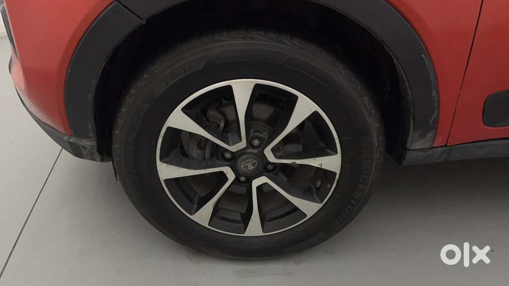 Tata Nexon 1.5 Revotorq Xza Plus Dual Tone Roof Amt (s), 2021, Petro..