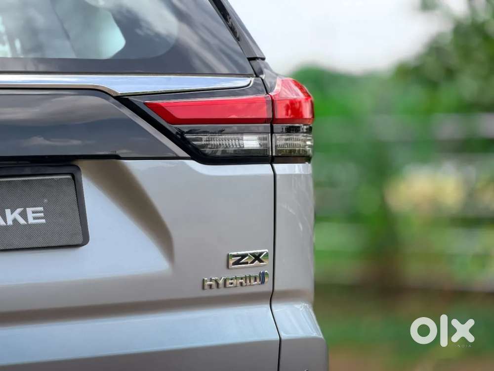 Toyota Innova Hycross 2.0 Zx (o) Hybrid 7 Str, 2024, Petrol
