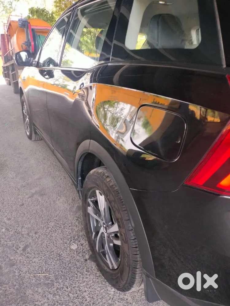 Mahindra Xuv700 2025 Petrol Less 5100 Km Driven.. Like New