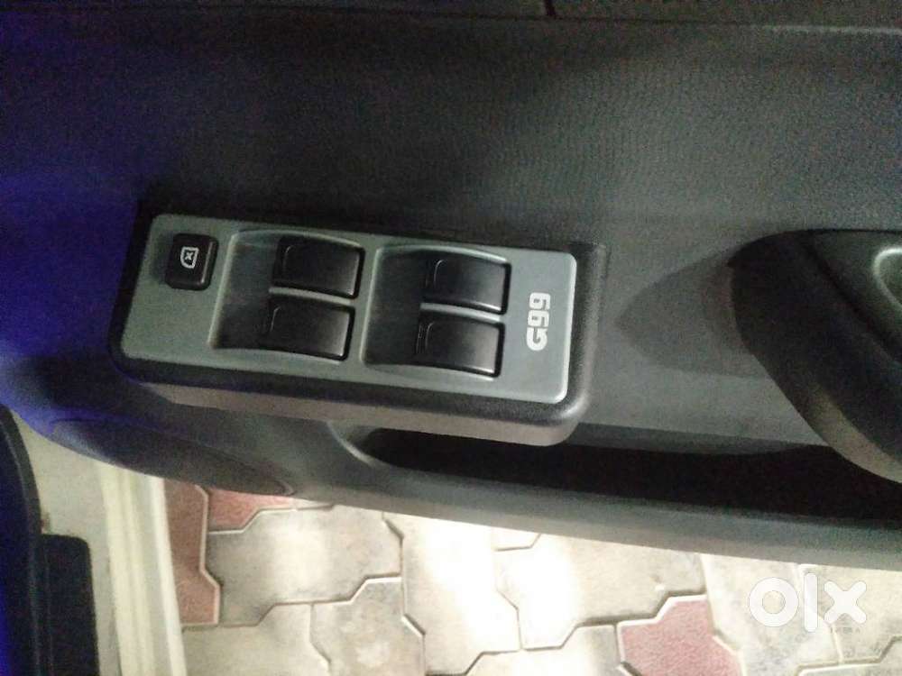 Maruti Suzuki Swift Lxi Bsiv, 2010, Petrol