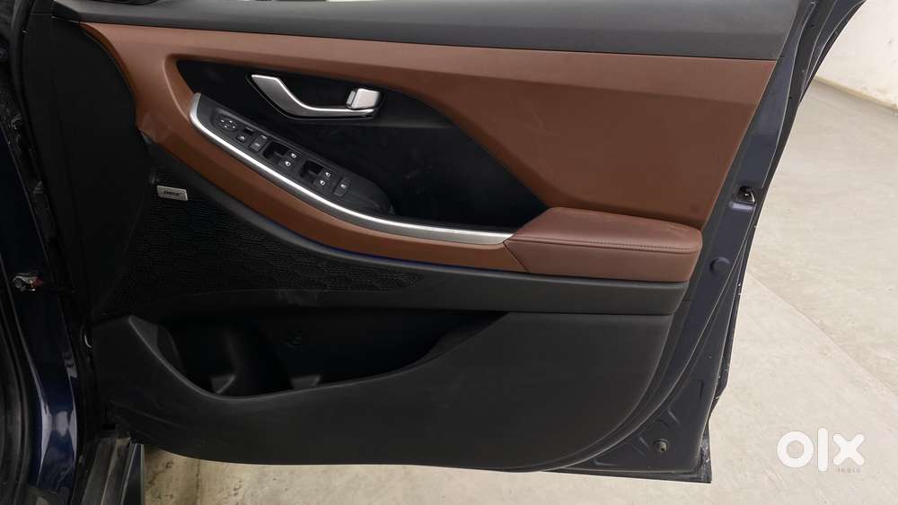 Hyundai Alcazar 2.0 Signature (o) Petrol At 6 Str, 2022, Petrol