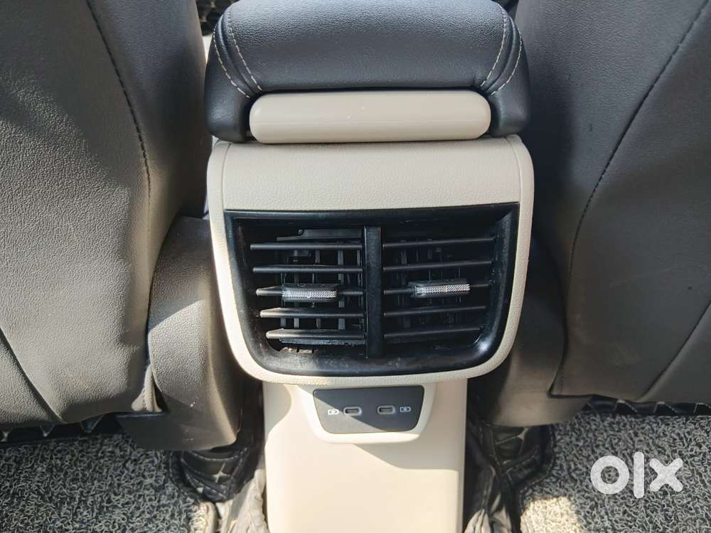 Skoda Slavia 1.0 Tsi Style At, 2023, Petrol