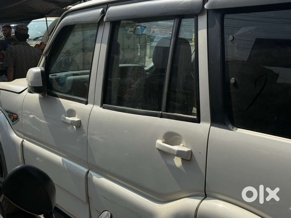 Mahindra Scorpio Diesel December 2015
