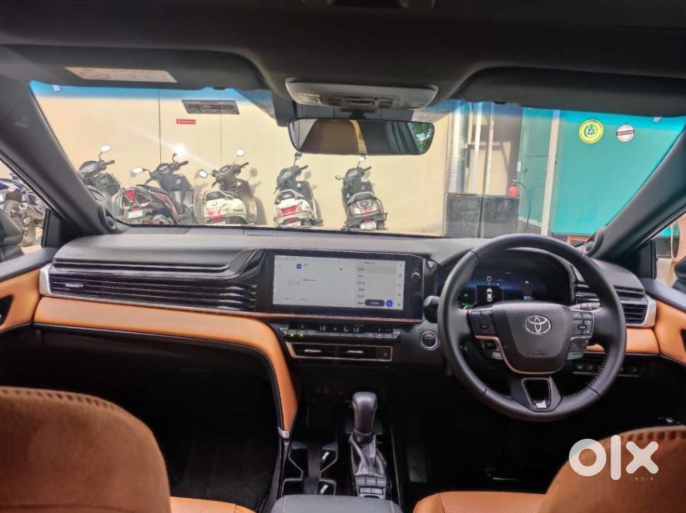 Toyota Camry Hybrid, 2025