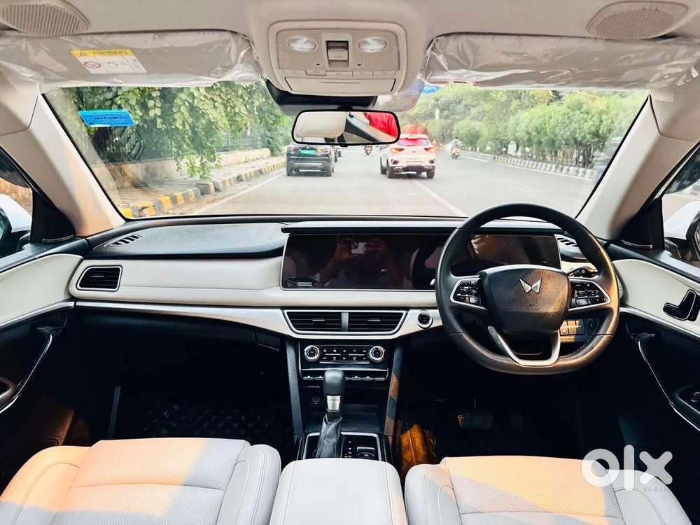 Mahindra Xuv700 Ax7 Luxury Pack Awd, 2022, Petrol