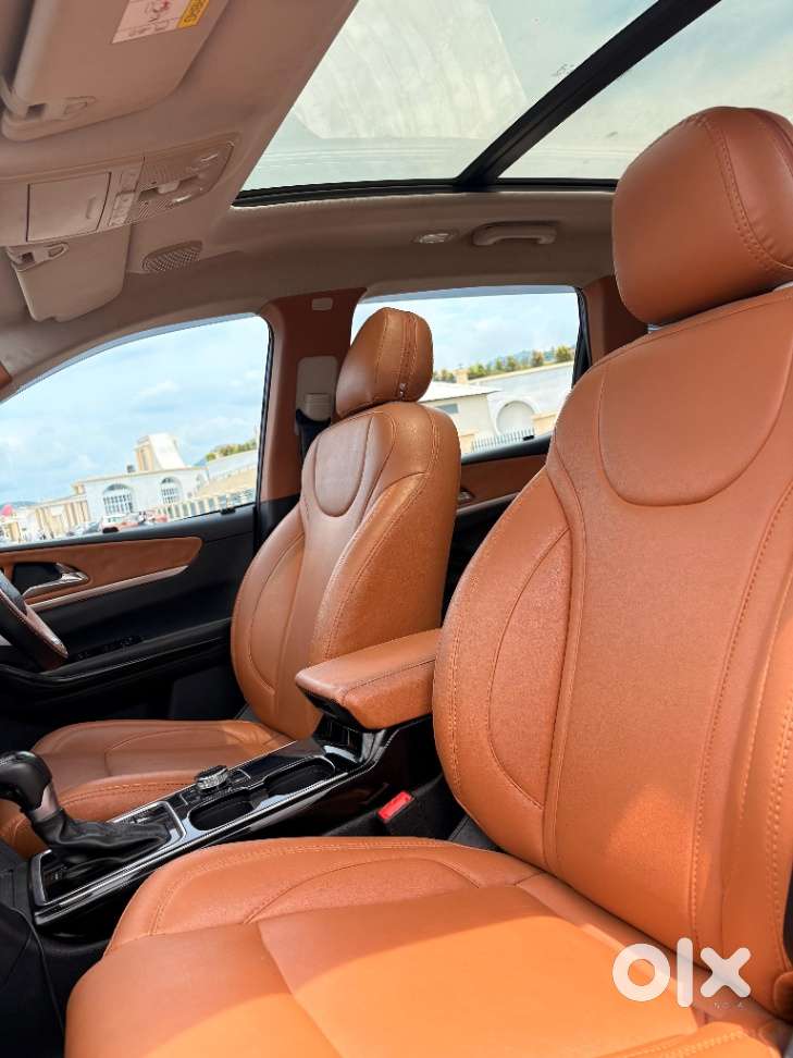 Mahindra Xuv700 2.0 Ax 7 Petrol At Luxury Pack Str, 2022, Petrol