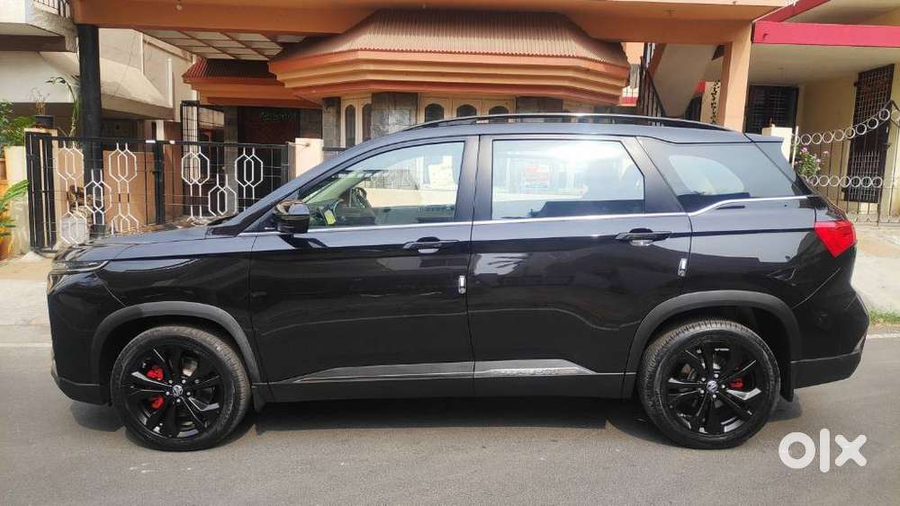 Mg Hector Plus Sharp Pro Blackstorm 1.5 Turbo Petrol Cvt 7 Str, 2025..