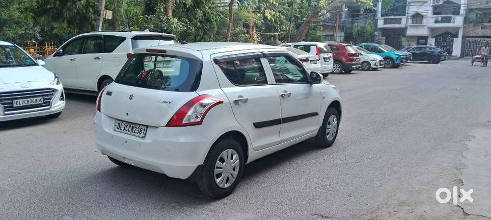 Maruti Suzuki Swift Lxi Optional-o, 2017, Cng & Hybrids