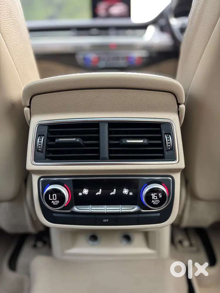 Black Colour Audi Q7 Technology
