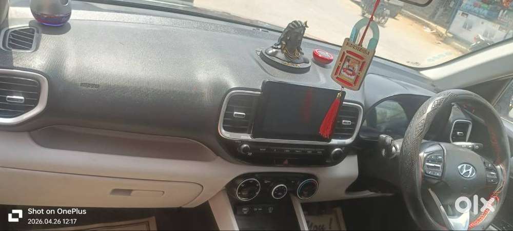 Hyundai Venue 2024 Petrol Well Maintained