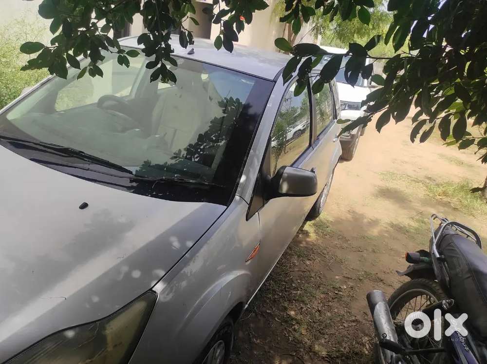 Ford Figo 1.5 Premium Siver 2012