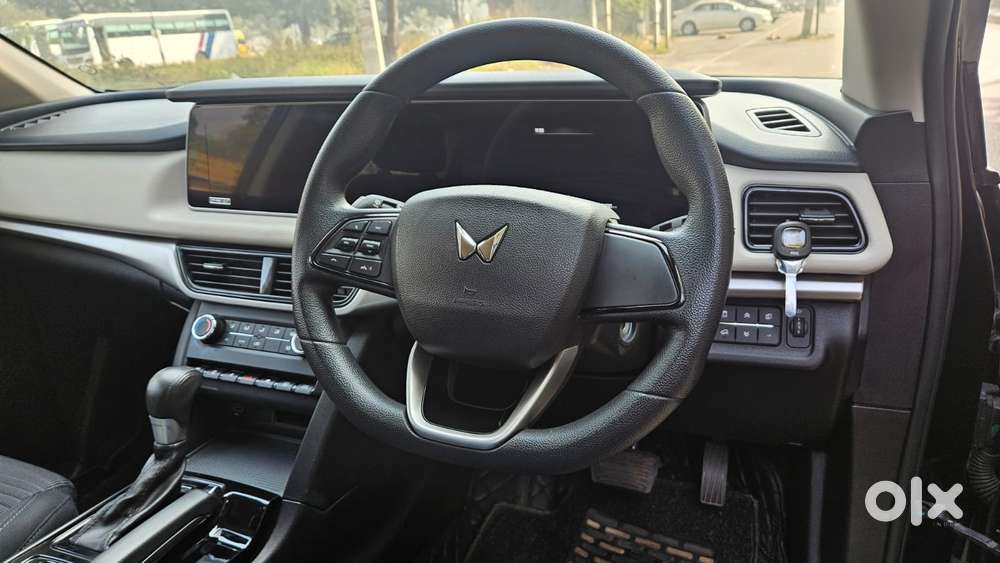 Mahindra Xuv700 2.2 Ax 5 Diesel At Str, 2023, Diesel