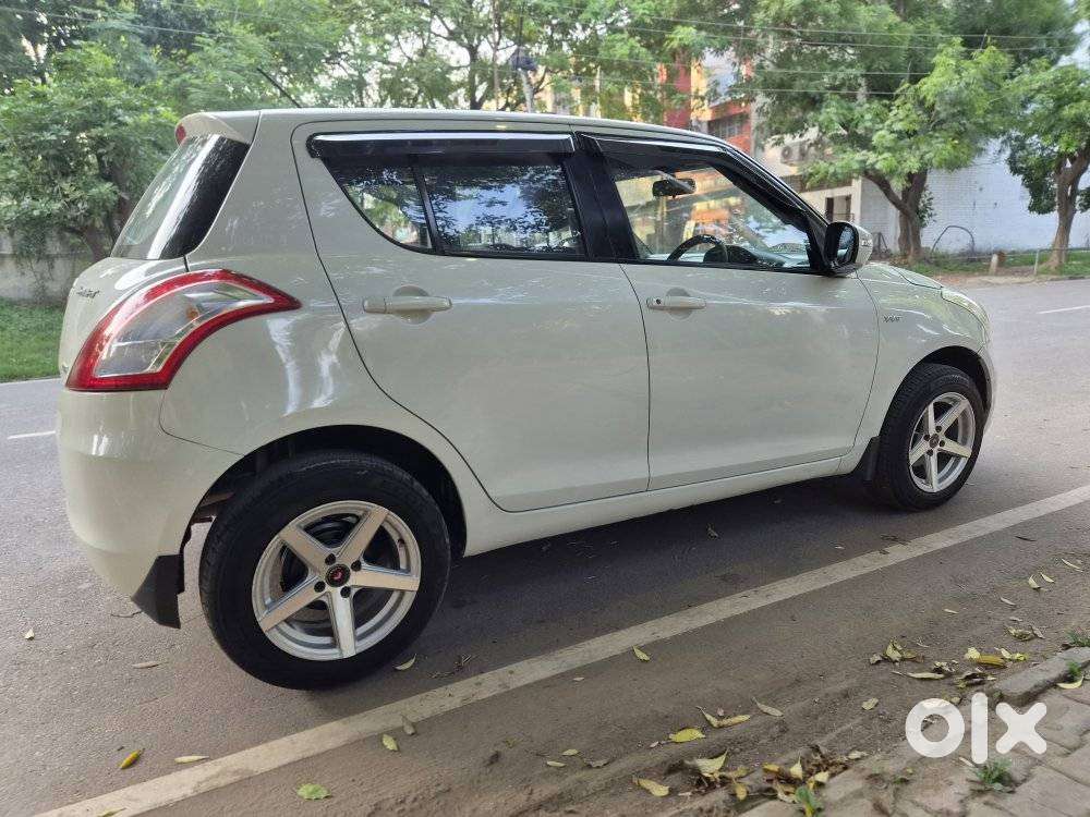 Maruti Suzuki Swift Vxi + Manual, 2014, Petrol