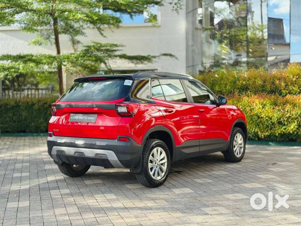 Skoda Kylaq Signature, 2025, Petrol