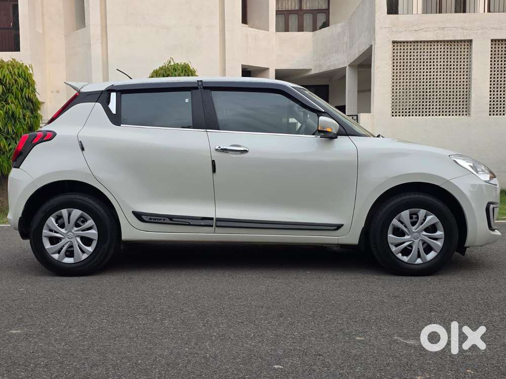 Maruti Suzuki Swift Vxi + Manual, 2021, Petrol