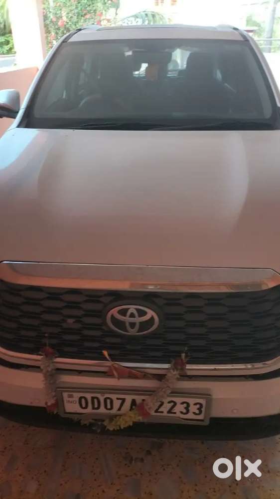 Toyota Innova Hycross 2025 Petrol 8500 Km Driven