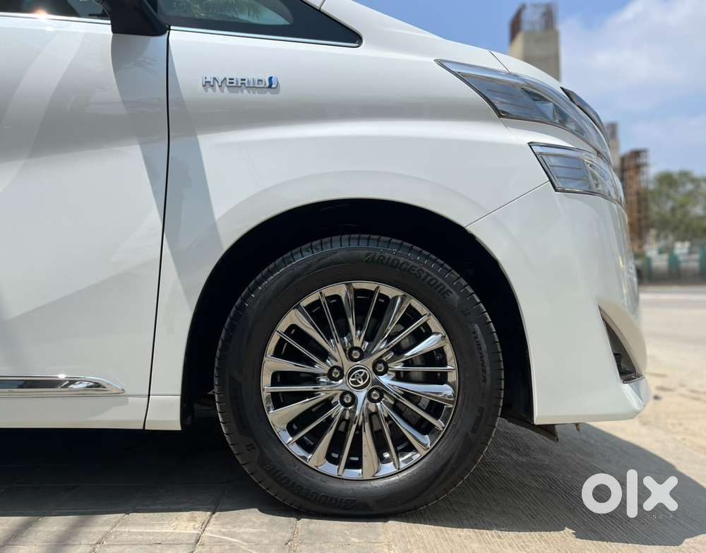 Toyota Vellfire 2.5 Executive Lounge, 2022, Petrol