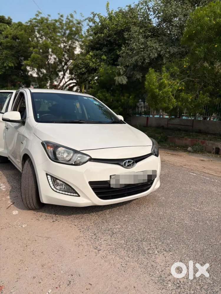 Hyundai I20 1.2 Asta 2013 September Model Top Variant Lady Driven Car.