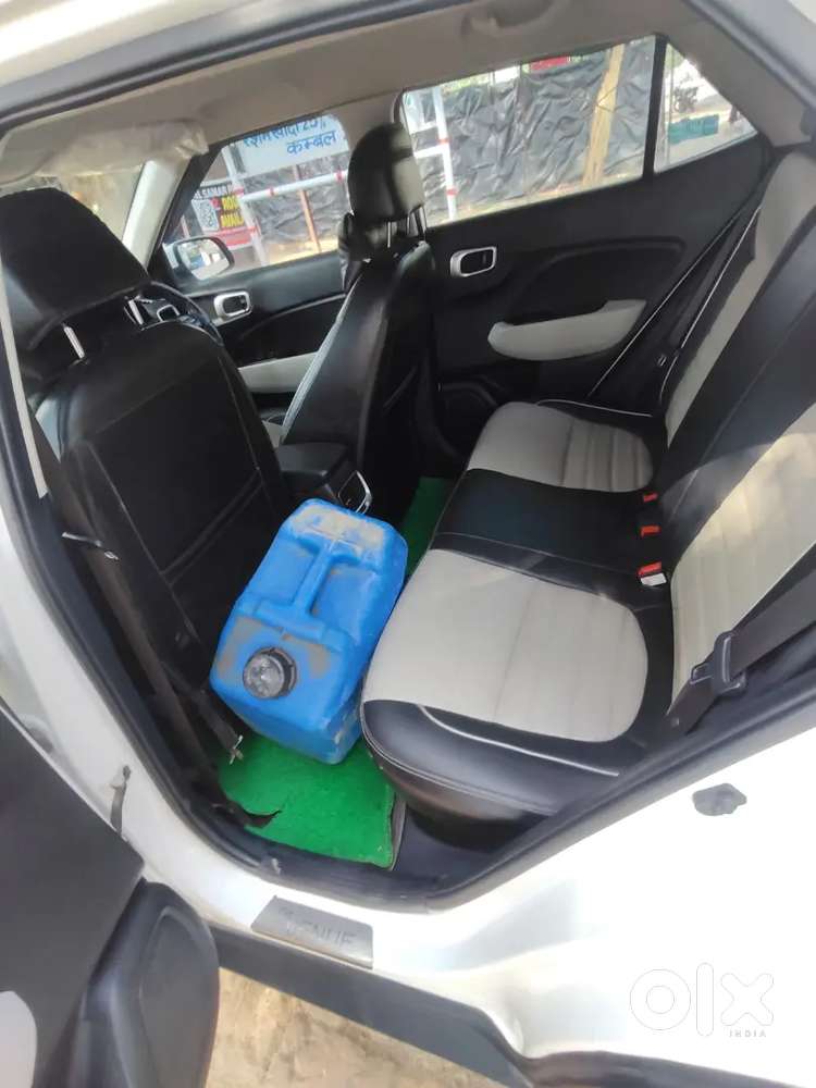 Hyundai Venue 2023 Petrol 32000 Km Driven