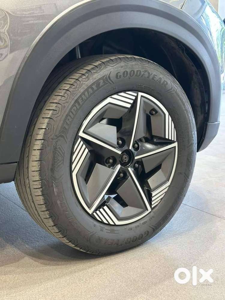 Tata Nexon Creative Plus(sunroof) 2024