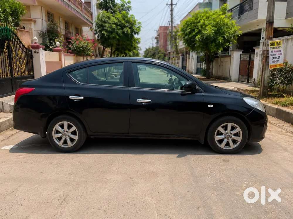 Nissan Sunny 2012