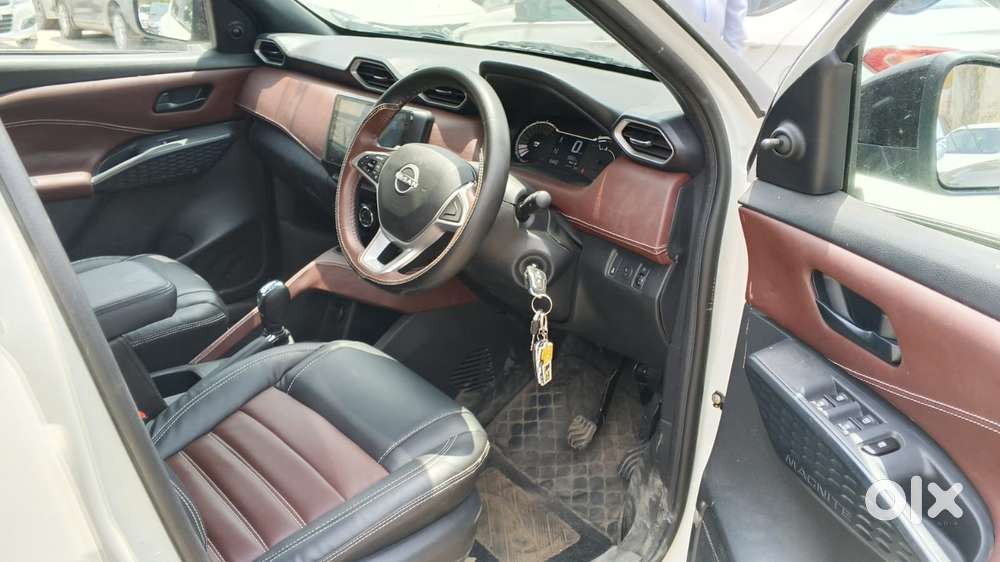Nissan Magnite 1.0 Xv Premium, 2025, Petrol