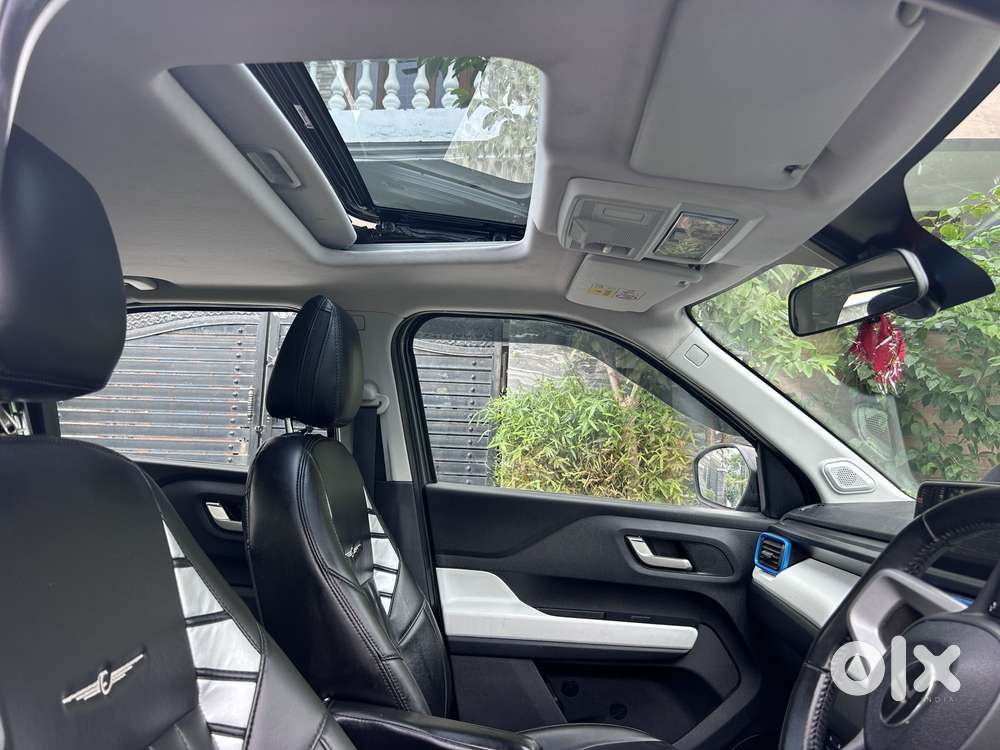 Tata Punch 1.2 Revotron Creative Ira Dual Tone, 2024, Petrol