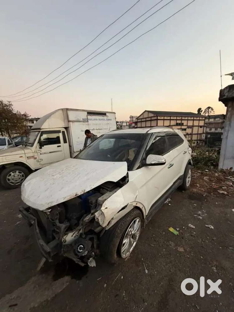 Creta Petrol 2018 Top Model In Accident Condition For Sale