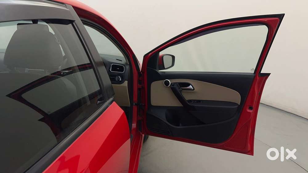 Volkswagen Polo Petrol Highline 1.2l, 2015, Petrol