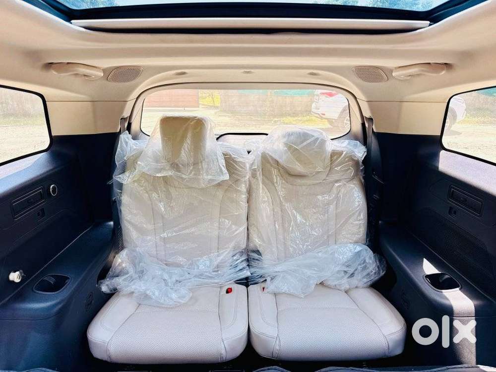 Mahindra Xuv700 Ax7 Luxury Pack Awd, 2025, Diesel