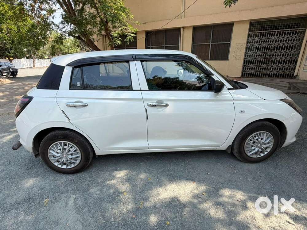 Lxi 2025 With Parking Sensors/reverse Camera/music System